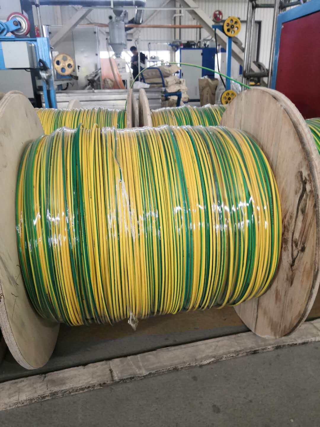 China 2,5 mm2 de cobre trenzado con aislamiento de PVC Cable eléctrico IEC 60227 Cable de tierra de alambre de casa de un solo núcleo
